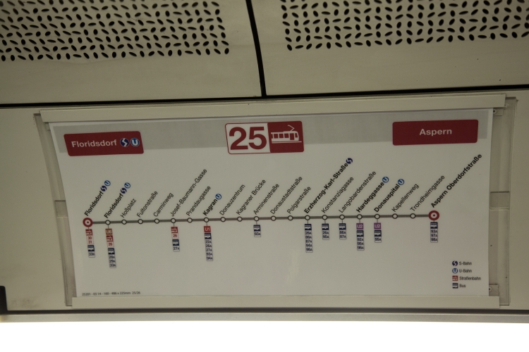 Neue Routenpläne in den Zügen der Type B (ulf) auf Linie 25,