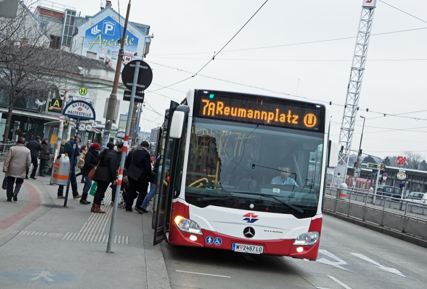 Die Bus Linie7a fährt jetzt mit neuen Mercedes Fahrzeugen, Jänner 2014