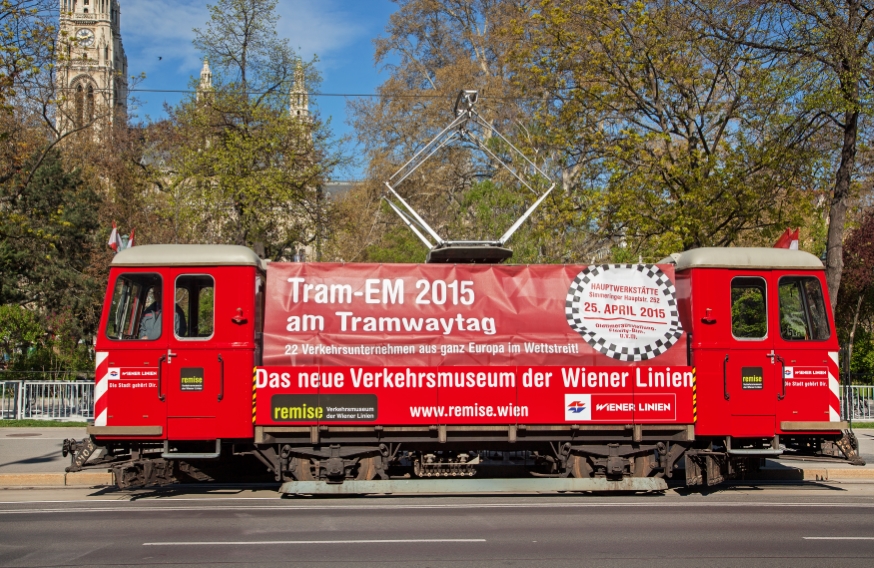 Der GP 6408 als Werbewagen für den Tramwaytag 2015 am Ring beim Rathausplatz, April 2015