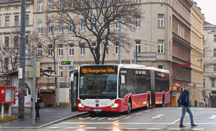 Bus Linie 48a Station Koppstraße-Thaliastraße U6, Dezember 2015