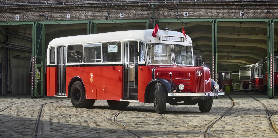Oldtimer-Shuttlebus ins Verkehrsmuseum Remise