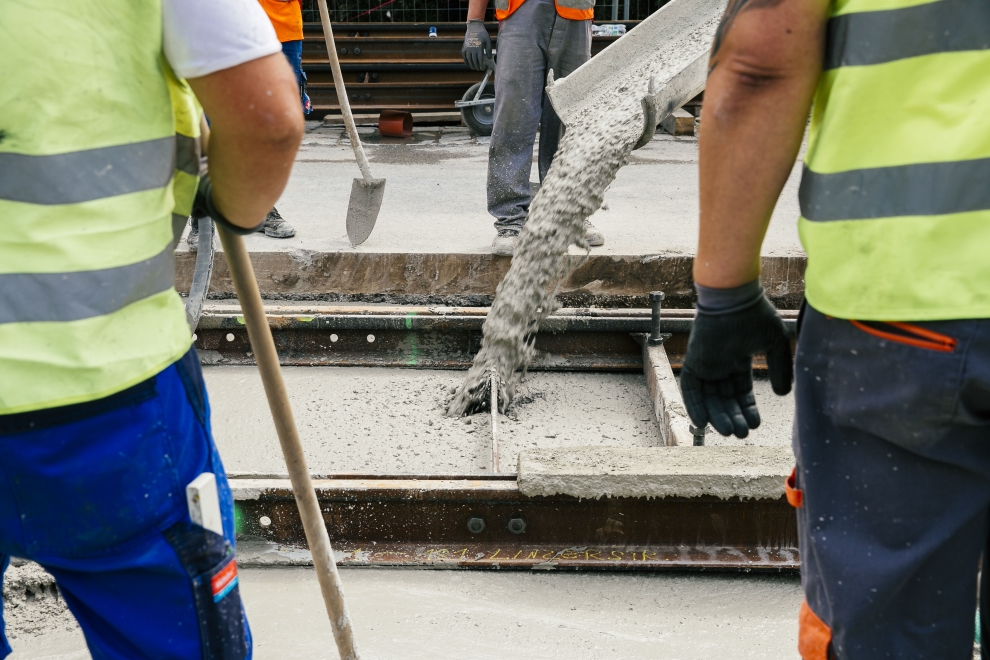 Gleisbauarbeiten mit Erneuerung des Gleisuntergrundes auf der Linie 49 im Bereich Baumgarten bis Hütteldorf.