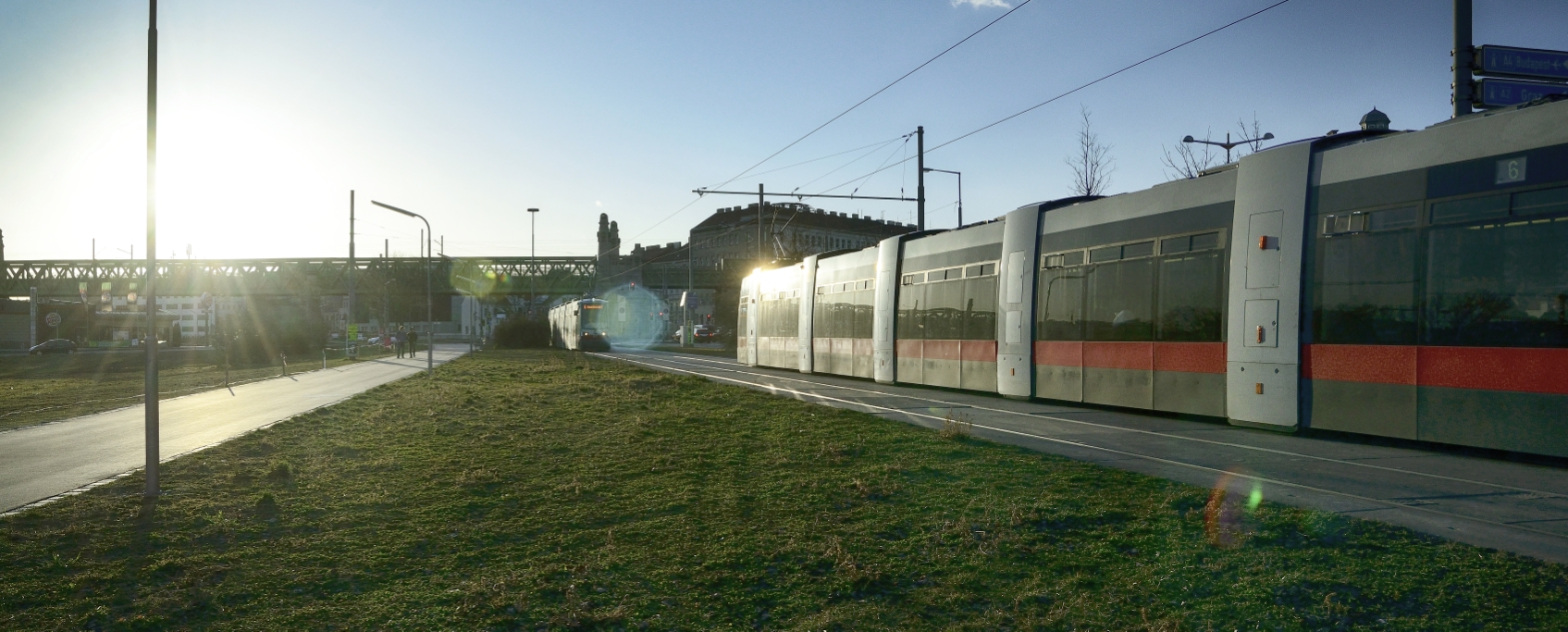 Straßenbahn der Linie 6 im Bereich Margaretengürtel