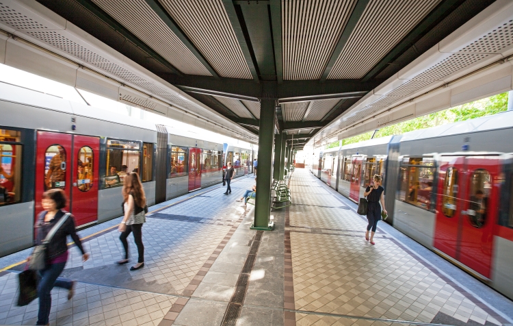U6 Station Michelbeuern mit T/T1 Garnituren am 3.Juni 2015