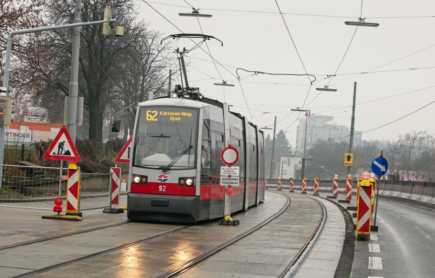 Linie 62  Breitenfurterstraße, nähe Wienerbergbrücke