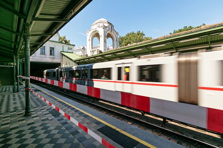 U4 Station Stadtpark, erster Bahnsteig und Stiegen wurden saniert, der Bahnsteig Richtung Heiligenstadt ist ab 11. Juli 2016 gesperrt.