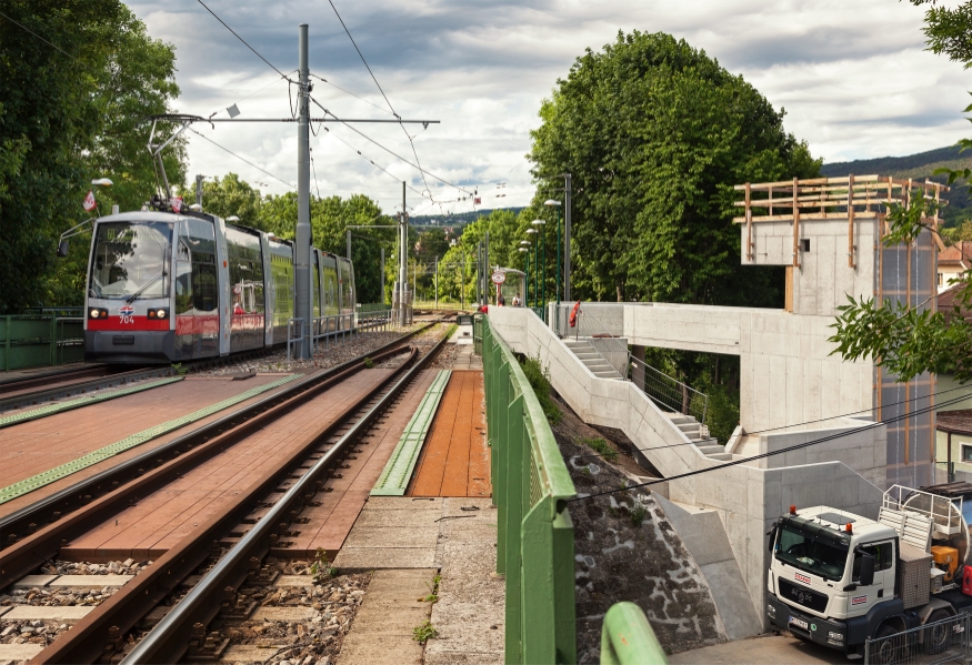 Linie 60  Type B1  bei der Station Breitenfurtherstraße, 31 Mai 2016