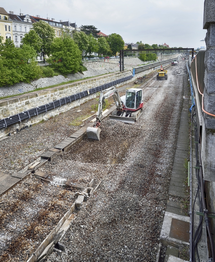 Im Bereich zwischen Braunschweiggasse und Hietzing sind die Schienen bereits demontiert.