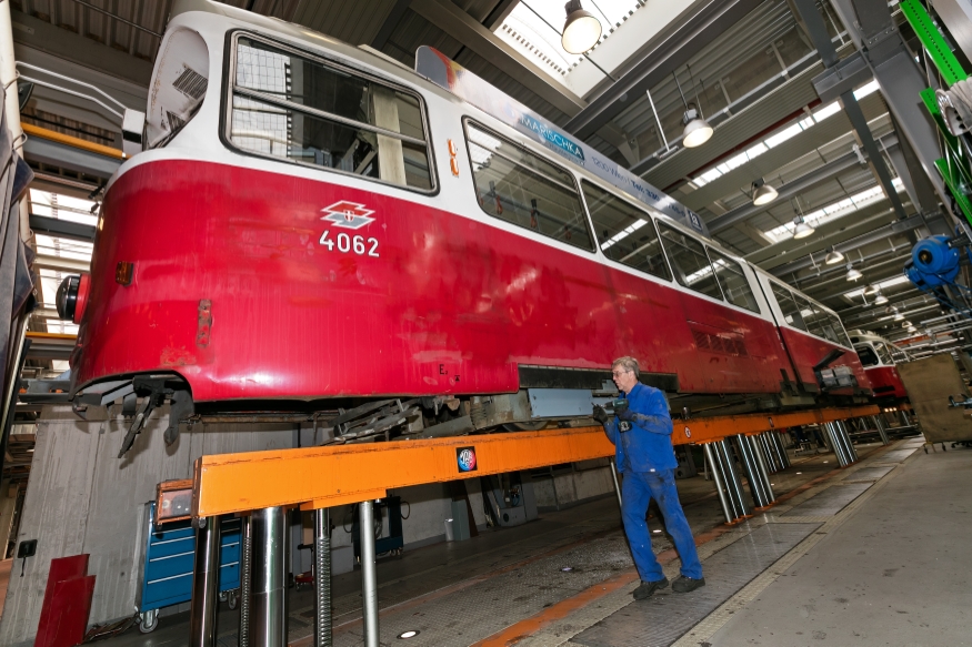 Hauptwerkstätte  Simmering, Zug der Type E2 beim Service, August 2016