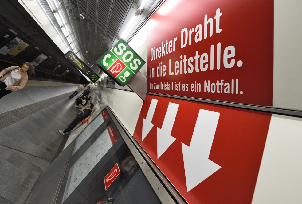 Ab heute stellt eine neue Sicherheitskampagne der Wiener Linien die vielen potentiellen HelferInnen im Öffi-Netz vor. Sie erinnert zudem an die Sicherheitseinrichtungen und das richtige Verhalten im Notfall.