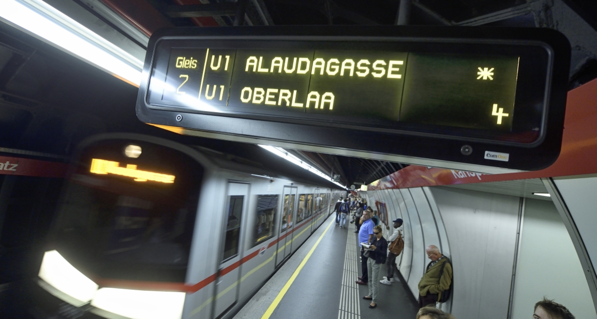 Zielanzeige der U1 nach der Verlängerung nach Oberlaa.