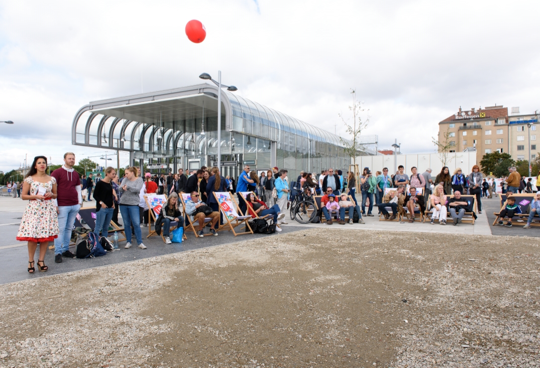 Feierlichkeiten in der neu eröffneten U1 Station Altes Landgut