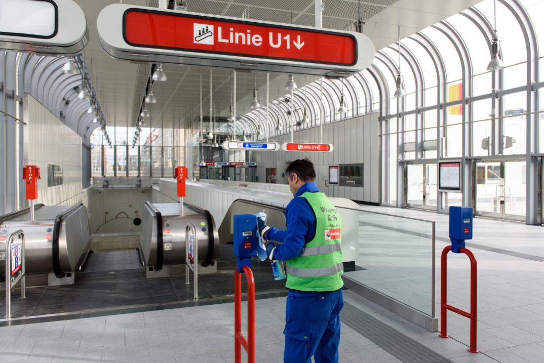 Vorbereitungen für die Eröffnung der U1 Erweiterung in der neuen Station Altes Landgut