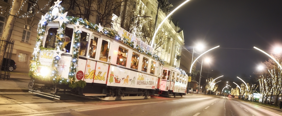 Die Ströck-Weihnachtsbim verkehrt auch heuer wieder an den Adventwochenenden auf der Ringstraße.