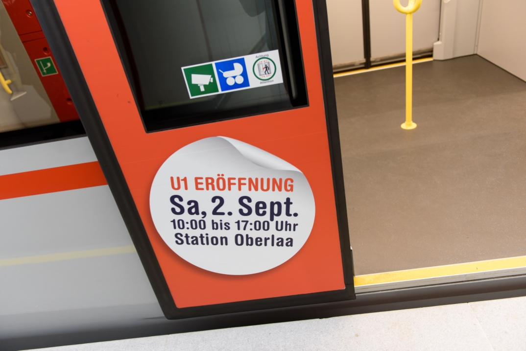 Vorbereitungen für die Eröffnung der U1 Erweiterung in der neuen U1 Station Troststrasse
