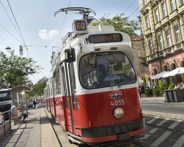Ab 2. Sepember 2017 verkehrt die Straßenbahn der Linie 60 auf der verlängerten Strecke bis Westbahnhof.