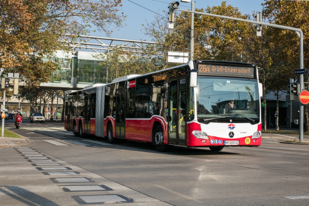 Xl Bus auf Linie 26A in Kagran Fartrichtung Groß Enzersdorf