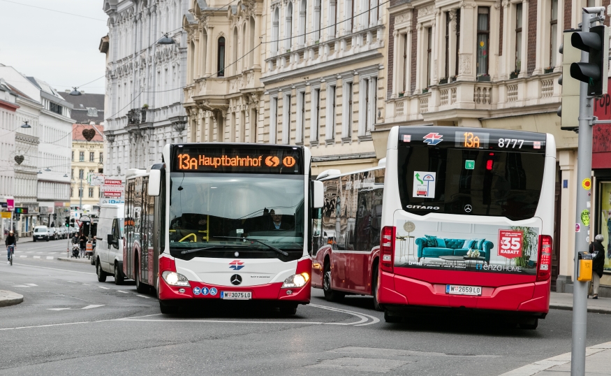 Busse der Linie 13A am Margaretenplatz