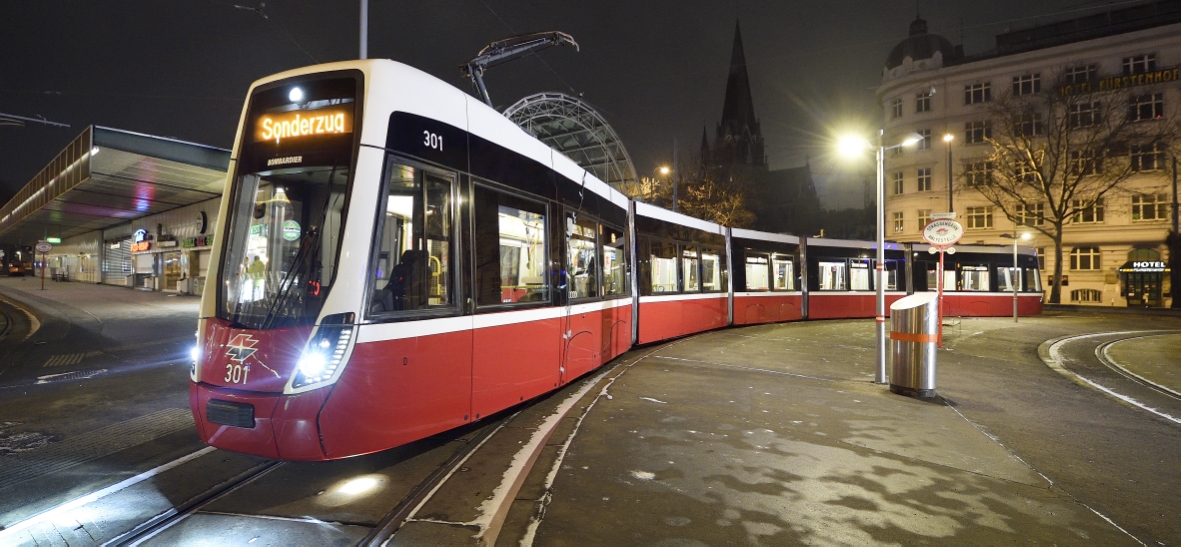 Flexity - die neue Straßenbahn für Wien. Testfahrt durch die nächtliche Stadt.