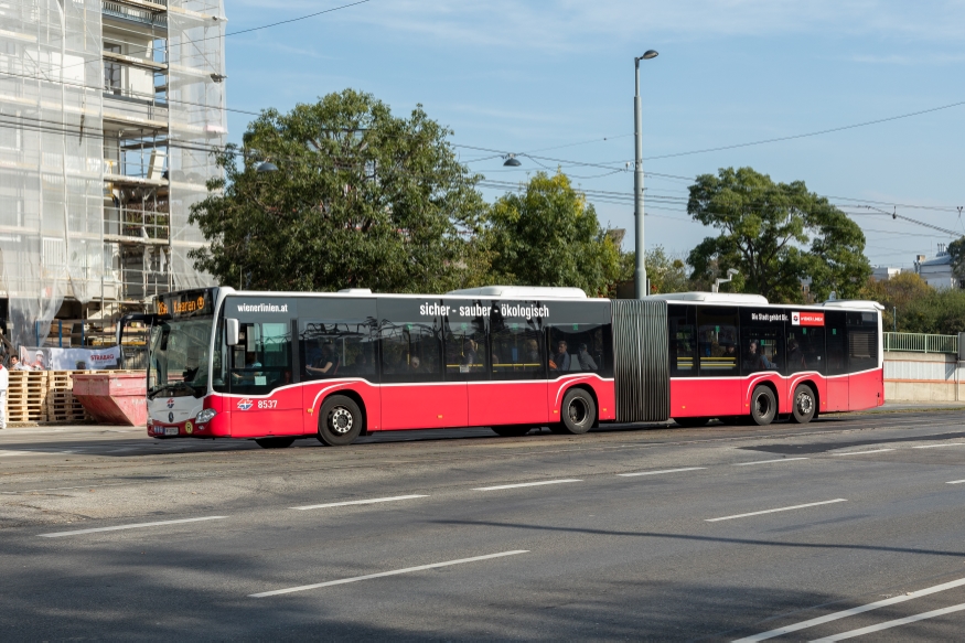 XL Bus auf der Linie 26A Erzherzog Karl Straße