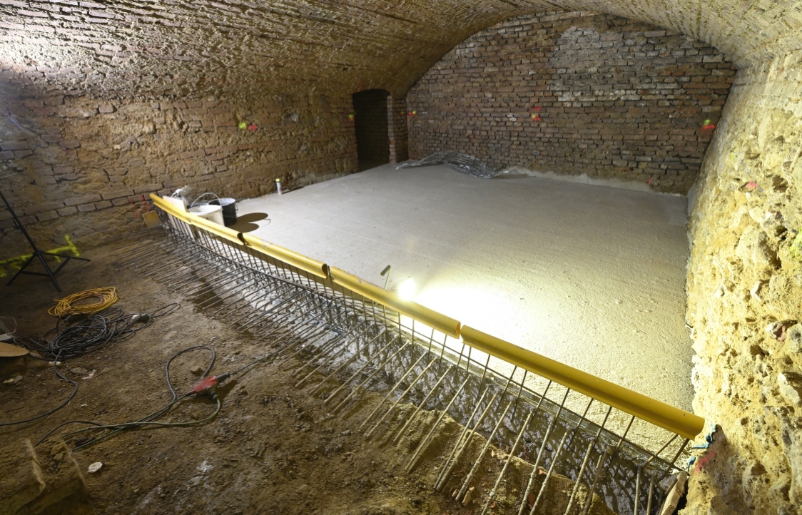 Im Zuge des U-Bahn Baus der U2 werden zahlreiche Keller durch Stahlbetonböden versehen, was zu einer wesentlichen Verbesserung der statischen Gegebenheiten und zu einer allgemeinen Ertüchtigung der Bausubstanz führt.
