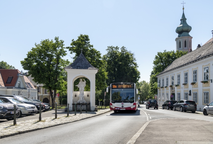 Autobus Linie 38A in Wien Döbling unterwegs