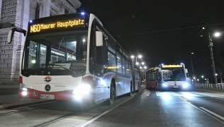 Nachtbus der Wiener Linien beim Burgtheater