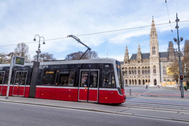 Linie 71 vor dem Rathaus