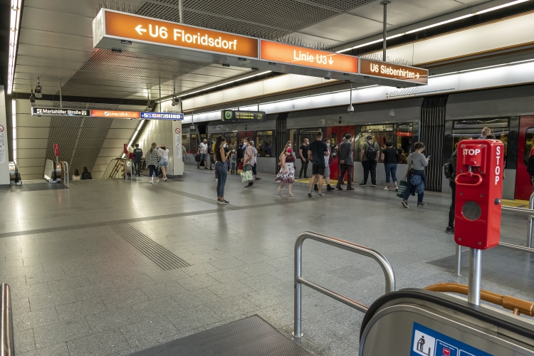 Die Linie U6 in der Haltestelle Westbahnhof