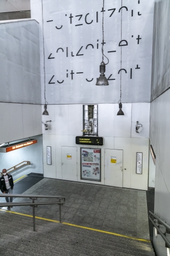 Stiegenabgang in der U6-Station Burggasse-Stadthalle