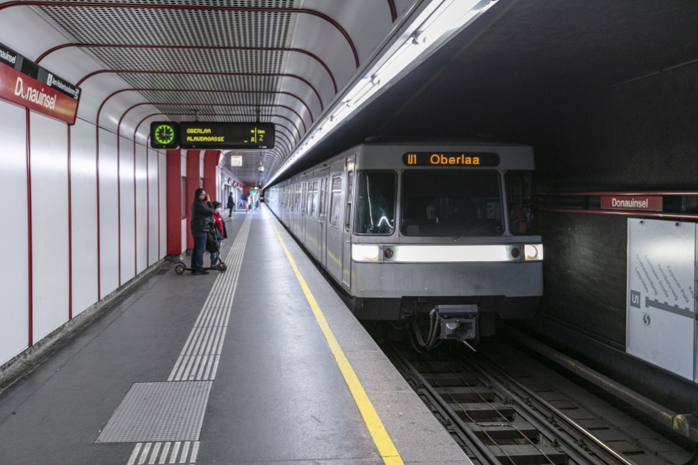 Silberpfeil lin der U1-Station Donauinsel