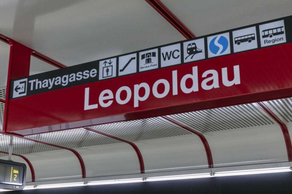 Überkopfanzeige U1-Station Leopoldau