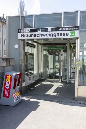 Eingang zur U4-Station Braunschweiggasse