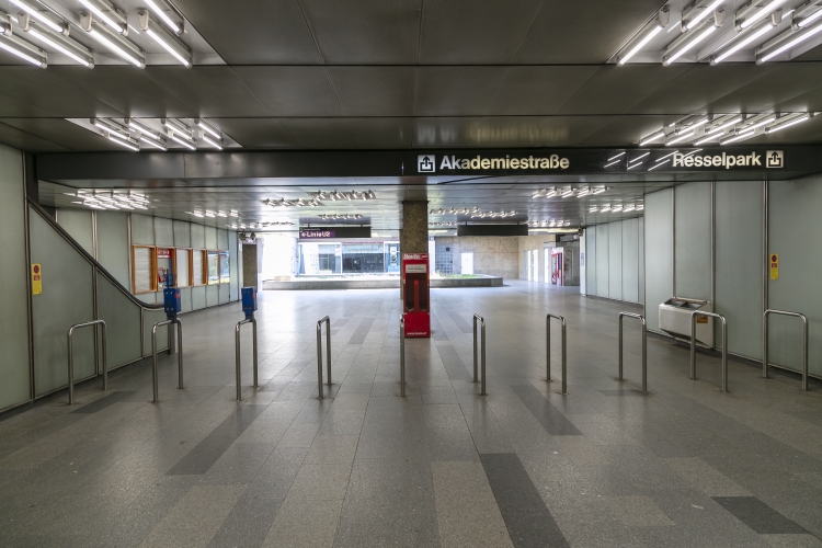 Station Karlsplatz - Entwertersperren