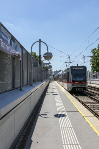 Die Linie U6 in der U6-Station Tscherttegasse