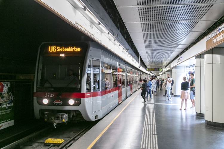 Die Linie U6 in der U6-Station Floridsdorf