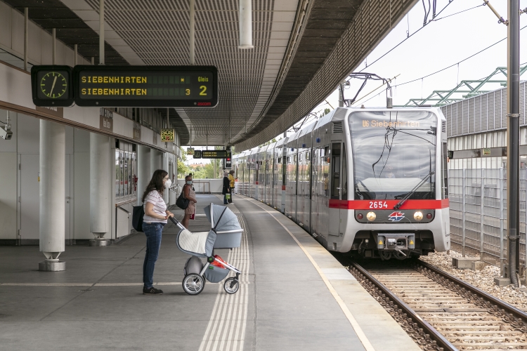 Type T in der U6-Station Neue Donau