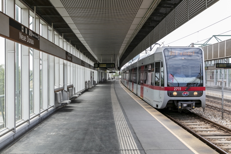 Die Linie U6 in der U6-Station Neue Donau