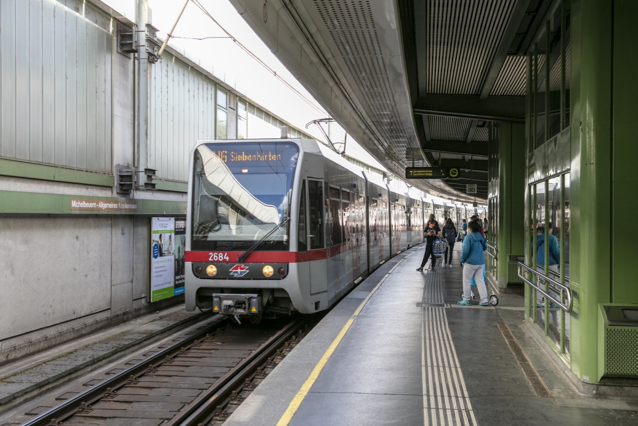 Die Linie U6 in der U6-Station Michelbeuern
