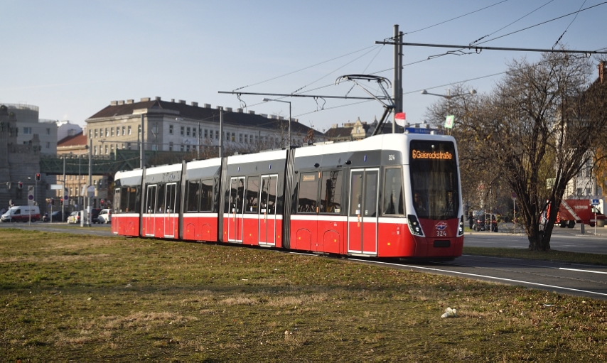 Flexity der Linie 6 nahe der Station Margaretengürtel