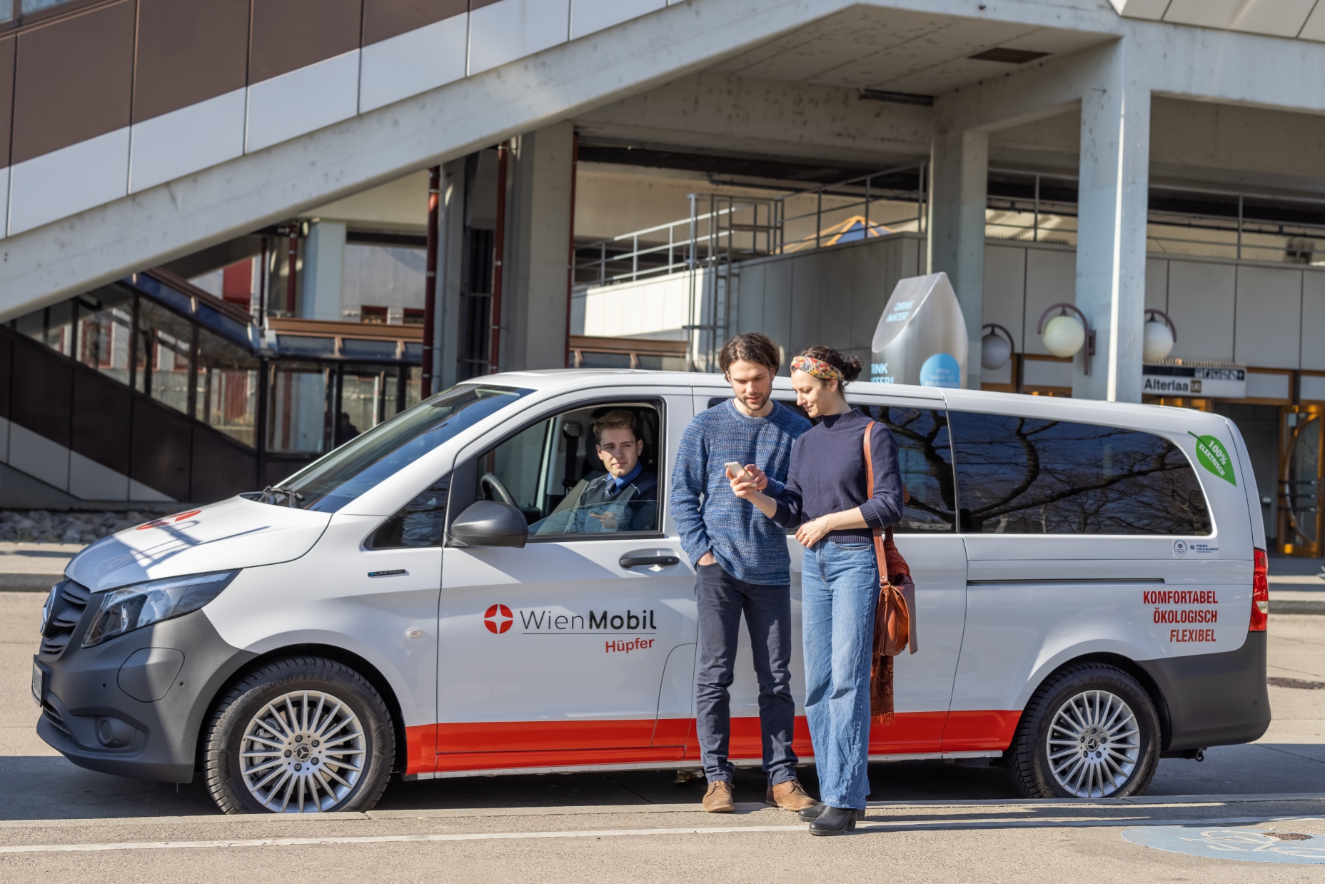Mit dem Forschungsprojekt „WienMobil Hüpfer“ in Liesing starten die Wiener Linien ein neues On Demand-Service mit zwei E-Fahrzeugen.