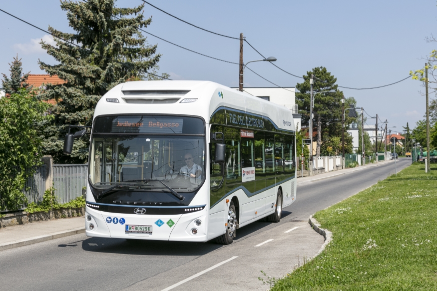 Der H2-Bus der Wiener Linien im Fahrgast-Testbetrieb auf der Strecke des 36A/36B in Floridsdorf.