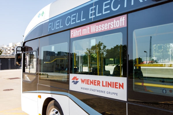 H2-Testbus der Wiener Linien bei der H2-Tankstelle von Wien Energie und Wiener Netzen in der Garage Leopoldau.