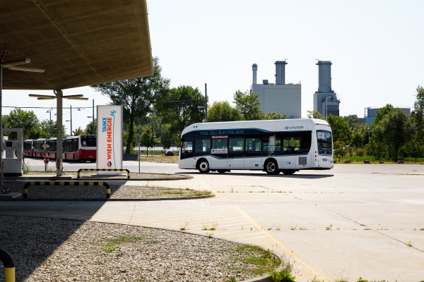 H2-Testbus der Wiener Linien am Gelände der Garage Leopoldau