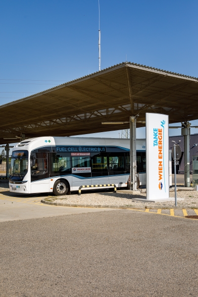 H2-Testbus der Wiener Linien bei der H2-Tankstelle von Wien Energie und Wiener Netzen in der Garage Leopoldau.