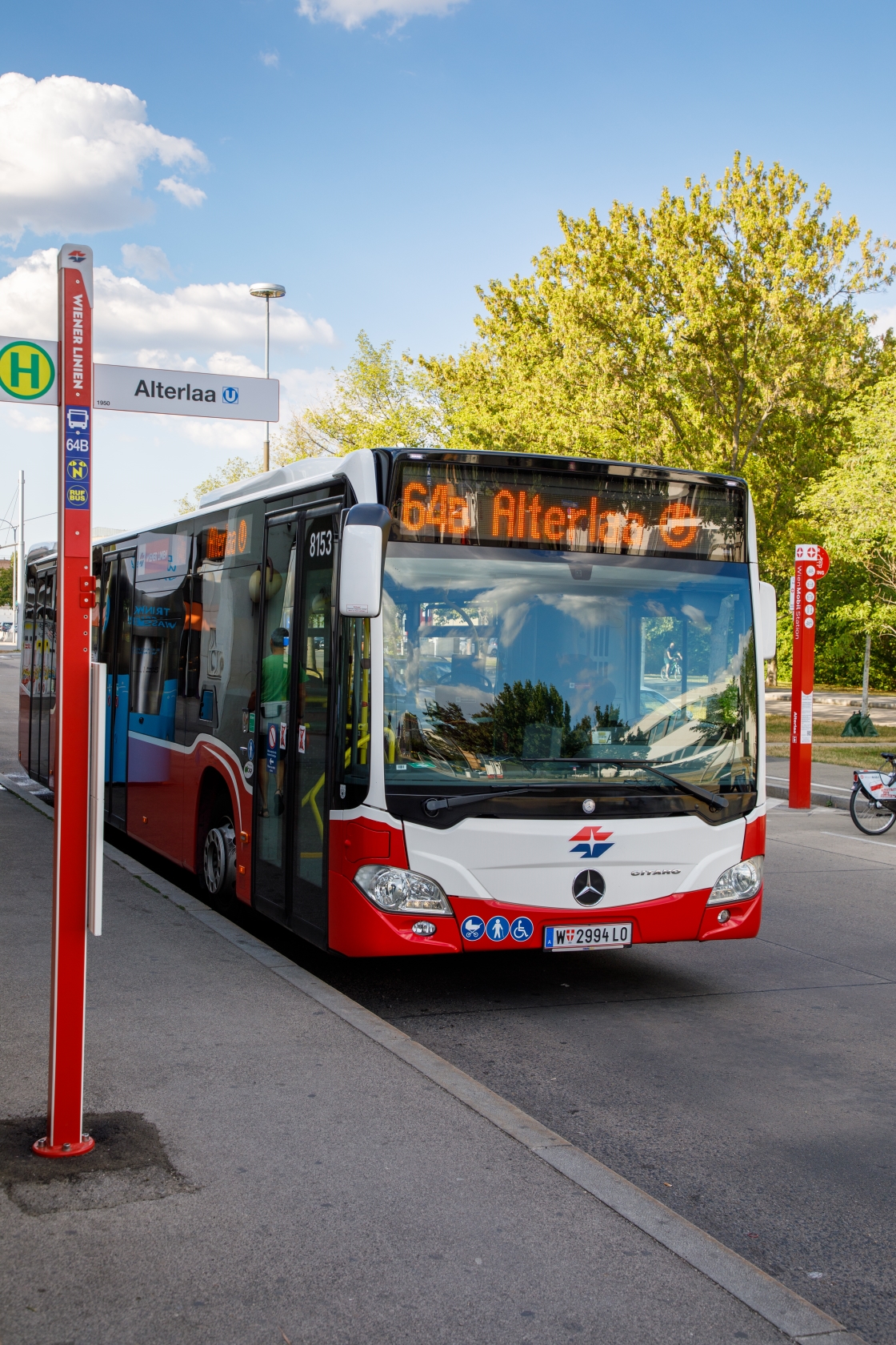 Liesing wächst und das Öffi-Netz wächst mit! Die Wiener Linien erweitern ihr Busnetz in Liesing, um die Fahrgäste noch besser an U-, S- und Badner Bahn anzuschließen. Dafür werden zwei Buslinien neu geschaffen - 61B und 64B - und zwei bestehende Linien neu organisiert - 61A und 64A. 