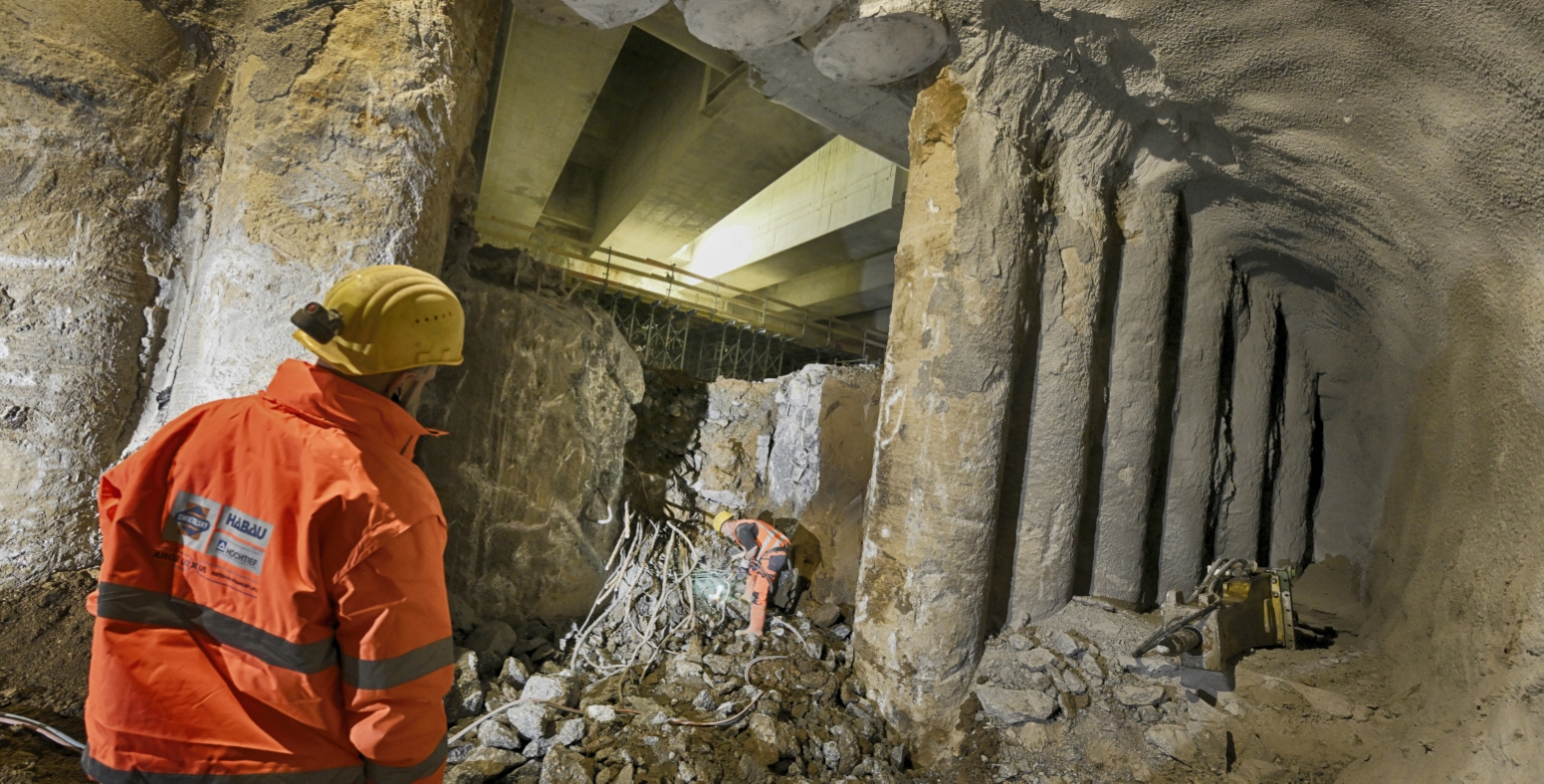 Tunneldurchbruch und Verknüpfung des alten und neuen U2-Tunnels beim Schottentor