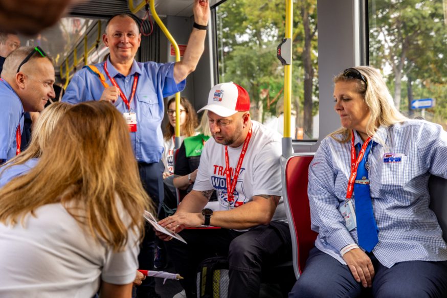Die Teams beim letzten Training vor der TRAM-WM